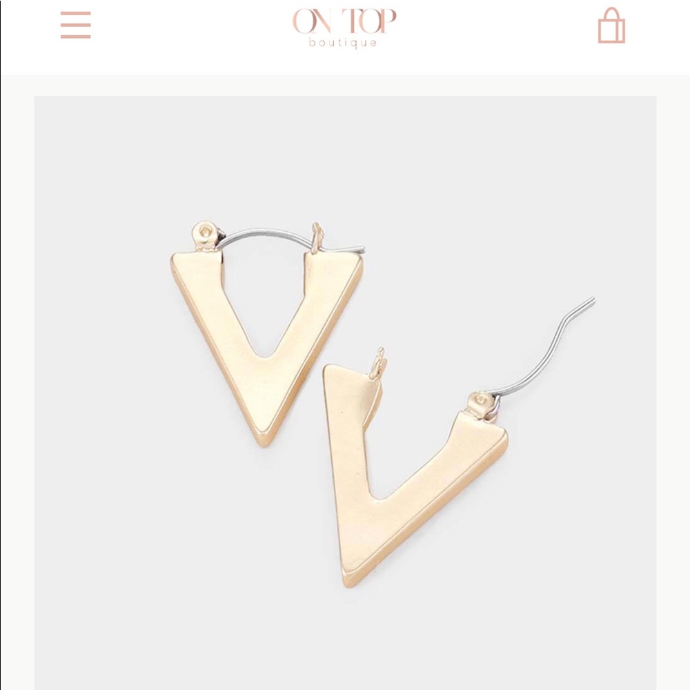 V matte gold earrings